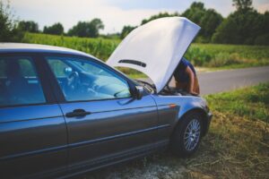 Emergency items to keep in your vehicle