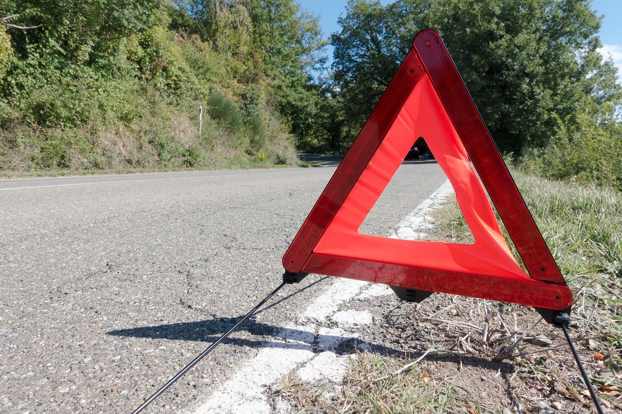 emergency-roadside-assistance-sign